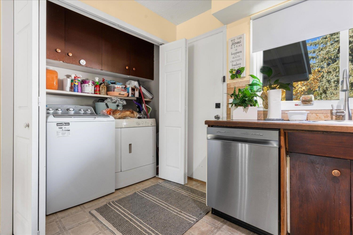 Primary Bathroom Photo of 9395 Carleton Street, Chilliwack, BC