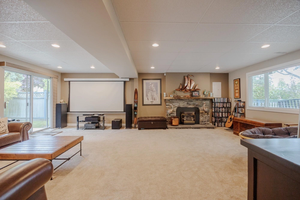 Front Yard Photo of 13078 61a Avenue, Surrey, BC