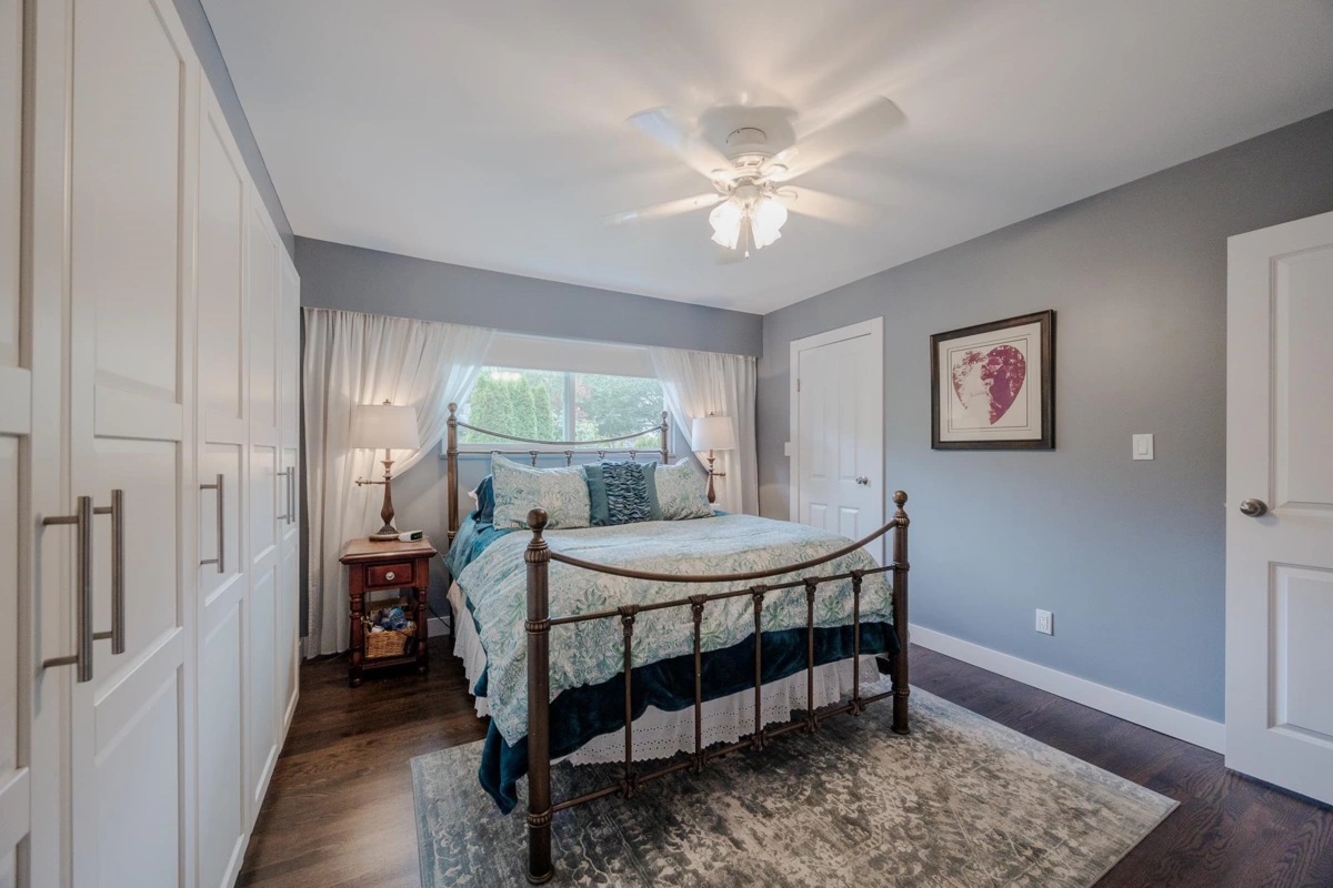 Hallway Photo of 13078 61a Avenue, Surrey, BC