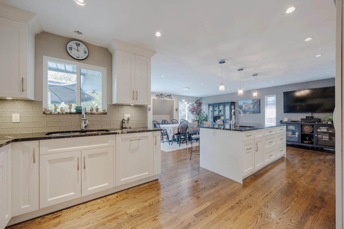 Kitchen Island Photo of 13078 61a Avenue, Surrey, BC