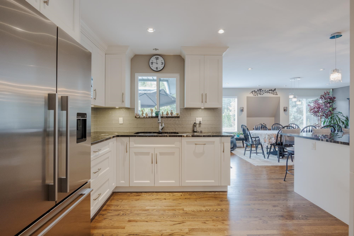 Kitchen Photo of 13078 61a Avenue, Surrey, BC