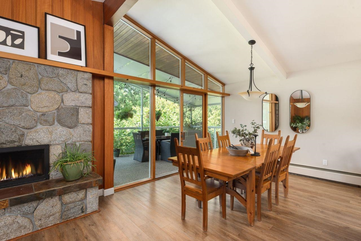 Breakfast Nook Photo of 1613 Lincoln Avenue, Port Coquitlam, BC