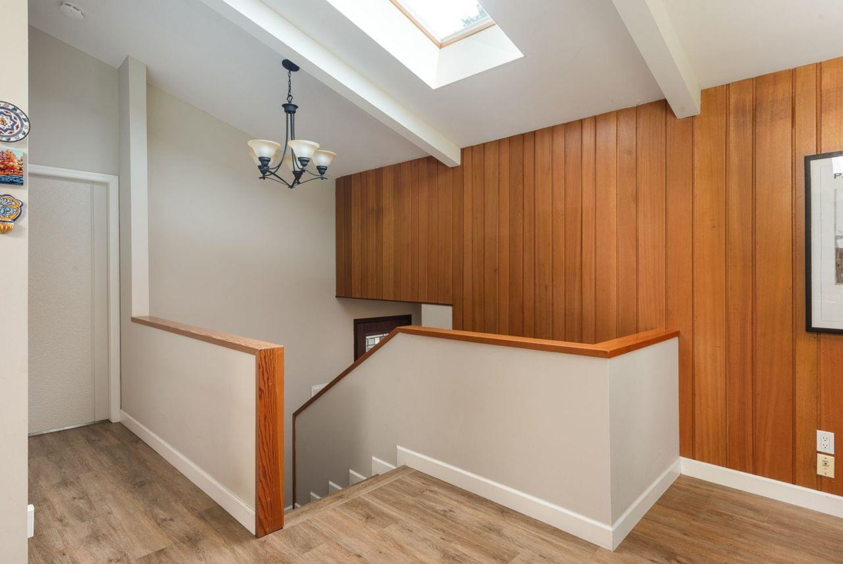 Entry Foyer Photo of 1613 Lincoln Avenue, Port Coquitlam, BC