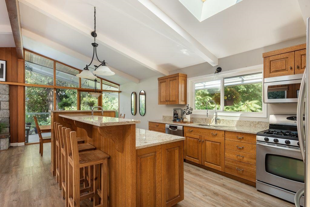 Primary Bathroom Photo of 1613 Lincoln Avenue, Port Coquitlam, BC