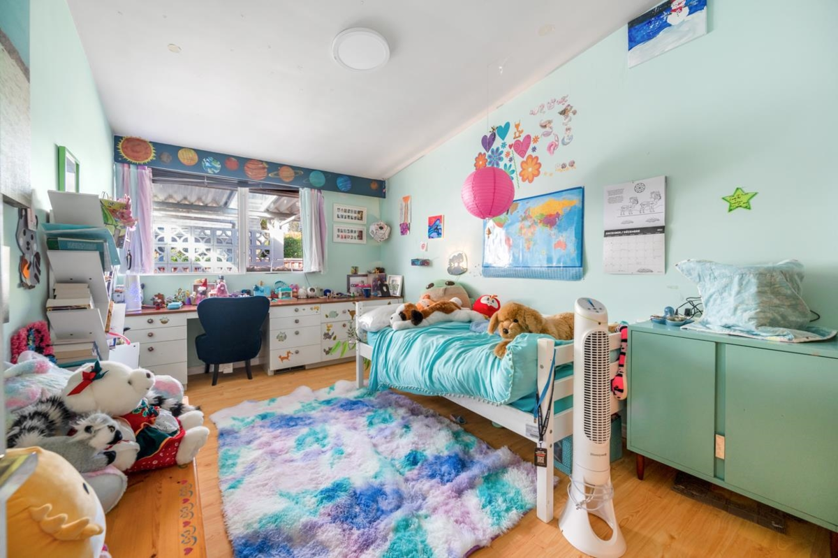 Bedroom 3 Photo of 1501 High Street, White Rock, BC