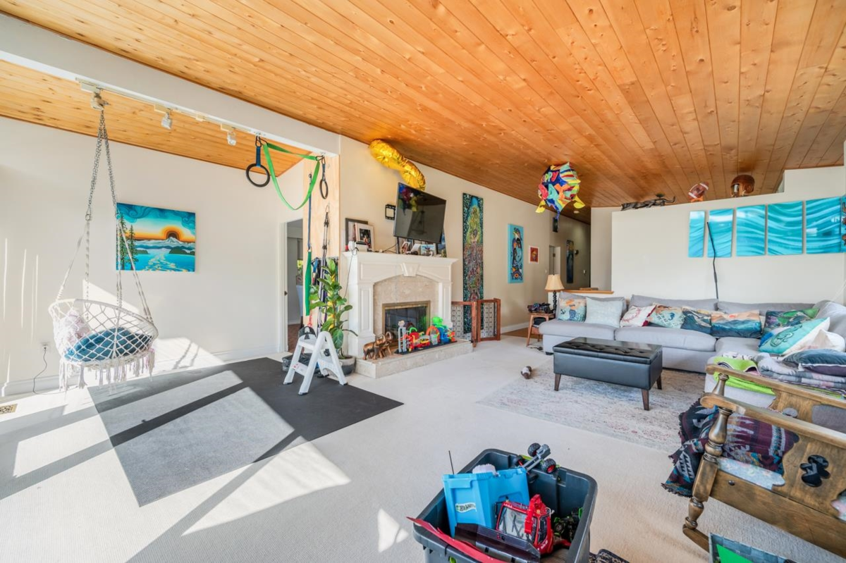 Dining Area Photo of 1501 High Street, White Rock, BC