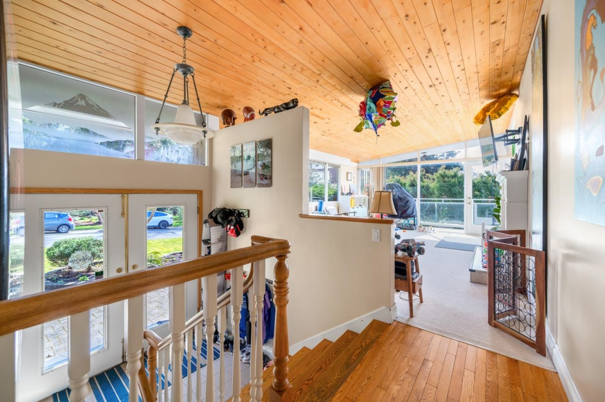 Family Room Photo of 1501 High Street, White Rock, BC