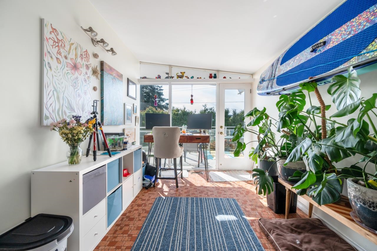 Primary Bathroom Photo of 1501 High Street, White Rock, BC