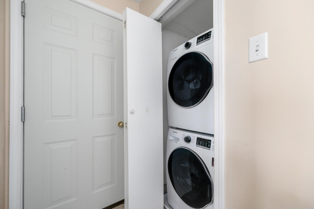 Staircase Photo of 1501 High Street, White Rock, BC