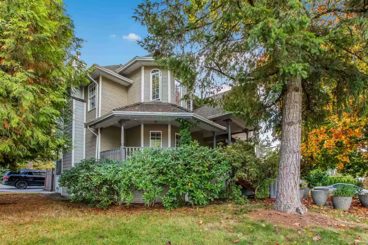 Front Yard Photo of 13596 60 Avenue, Surrey, BC