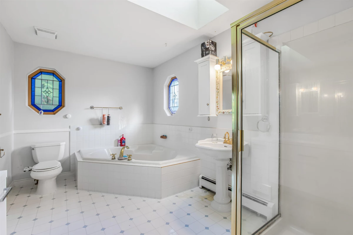 Powder Room Photo of 13596 60 Avenue, Surrey, BC