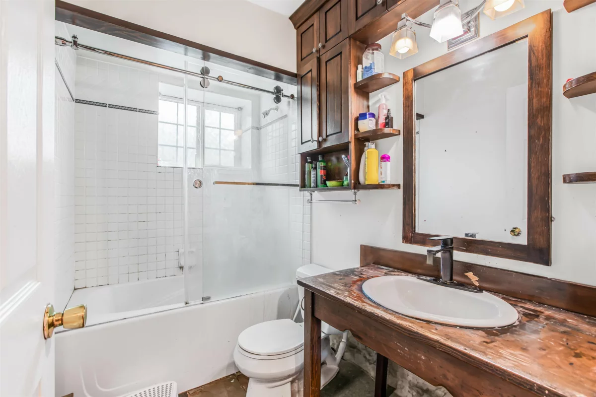 Staircase Photo of 13596 60 Avenue, Surrey, BC