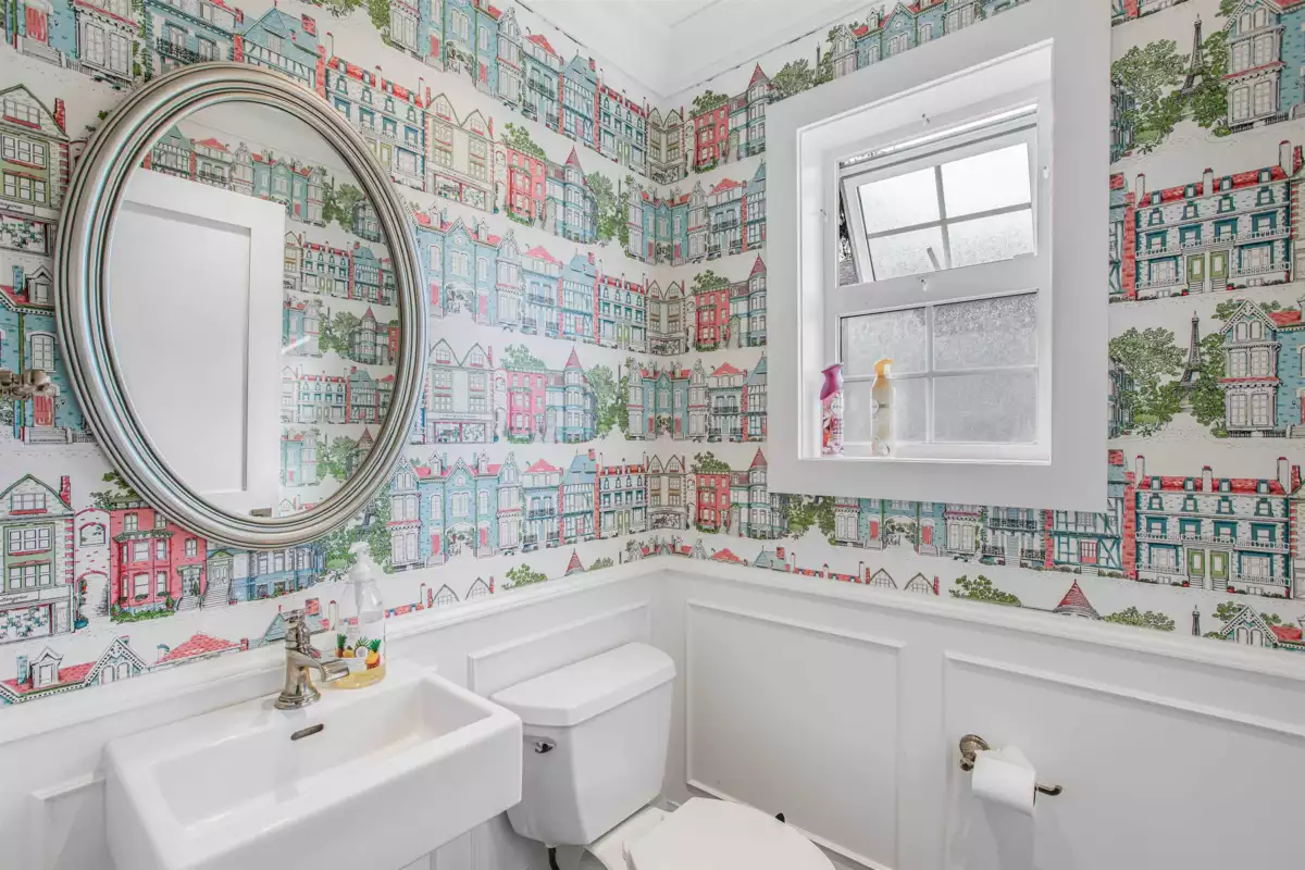 Walk-In Closet Photo of 13596 60 Avenue, Surrey, BC