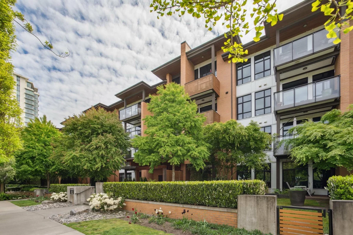 Entry Foyer Photo of 302 220 Salter Street, New Westminster, BC