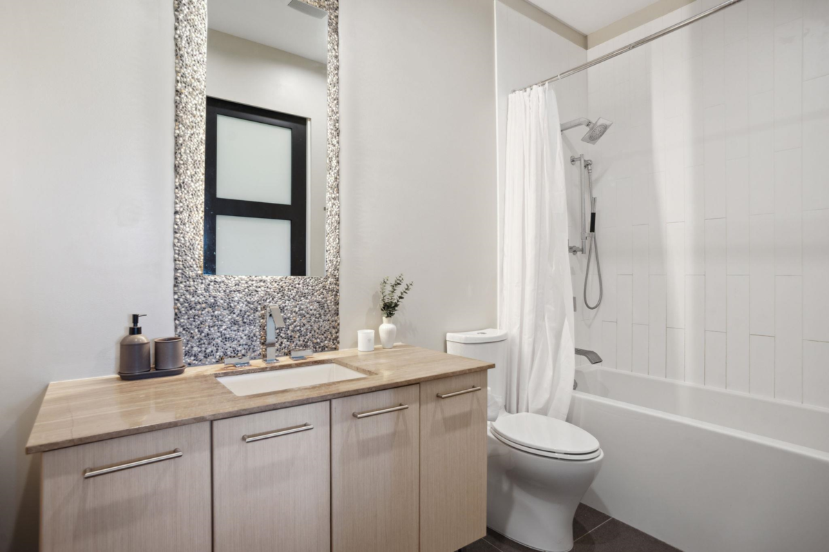 Loft / Bonus Room Photo of 302 220 Salter Street, New Westminster, BC