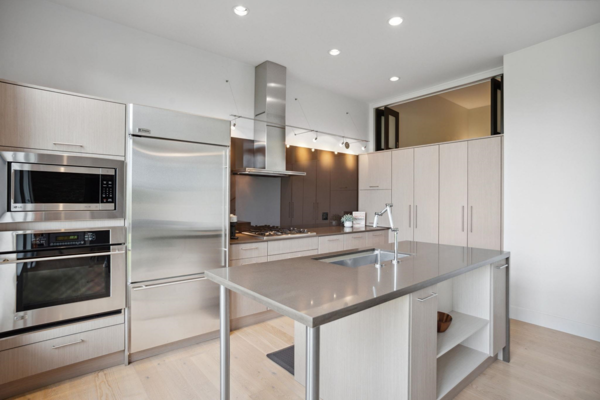 Primary Bathroom Photo of 302 220 Salter Street, New Westminster, BC