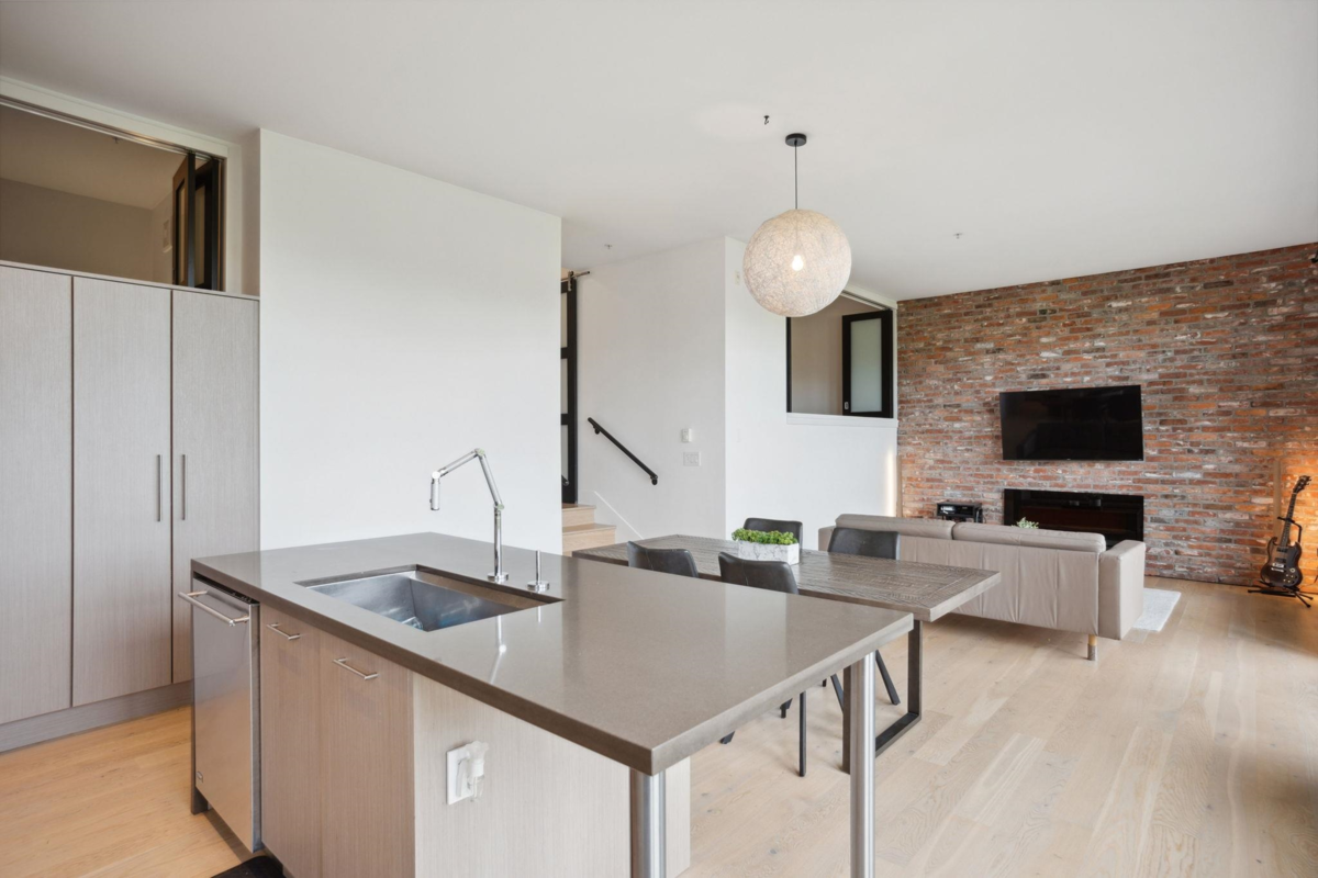 Walk-In Closet Photo of 302 220 Salter Street, New Westminster, BC