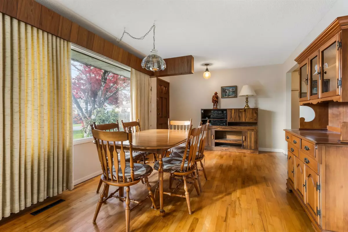 Breakfast Nook Photo of 9170 Holly Street, Chilliwack, BC