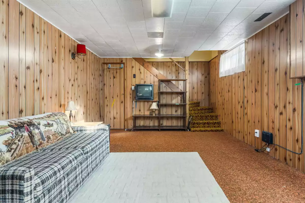 Entry Foyer Photo of 9170 Holly Street, Chilliwack, BC