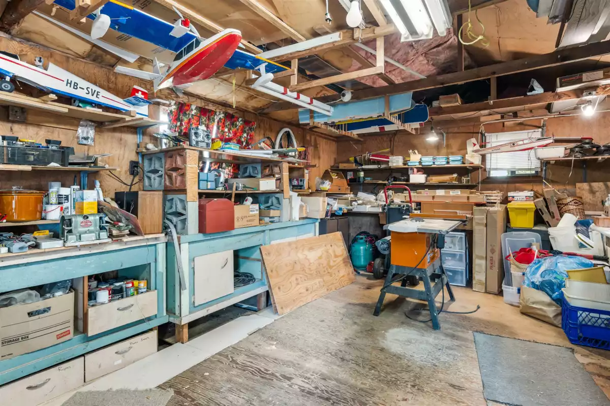 Hallway Photo of 9170 Holly Street, Chilliwack, BC