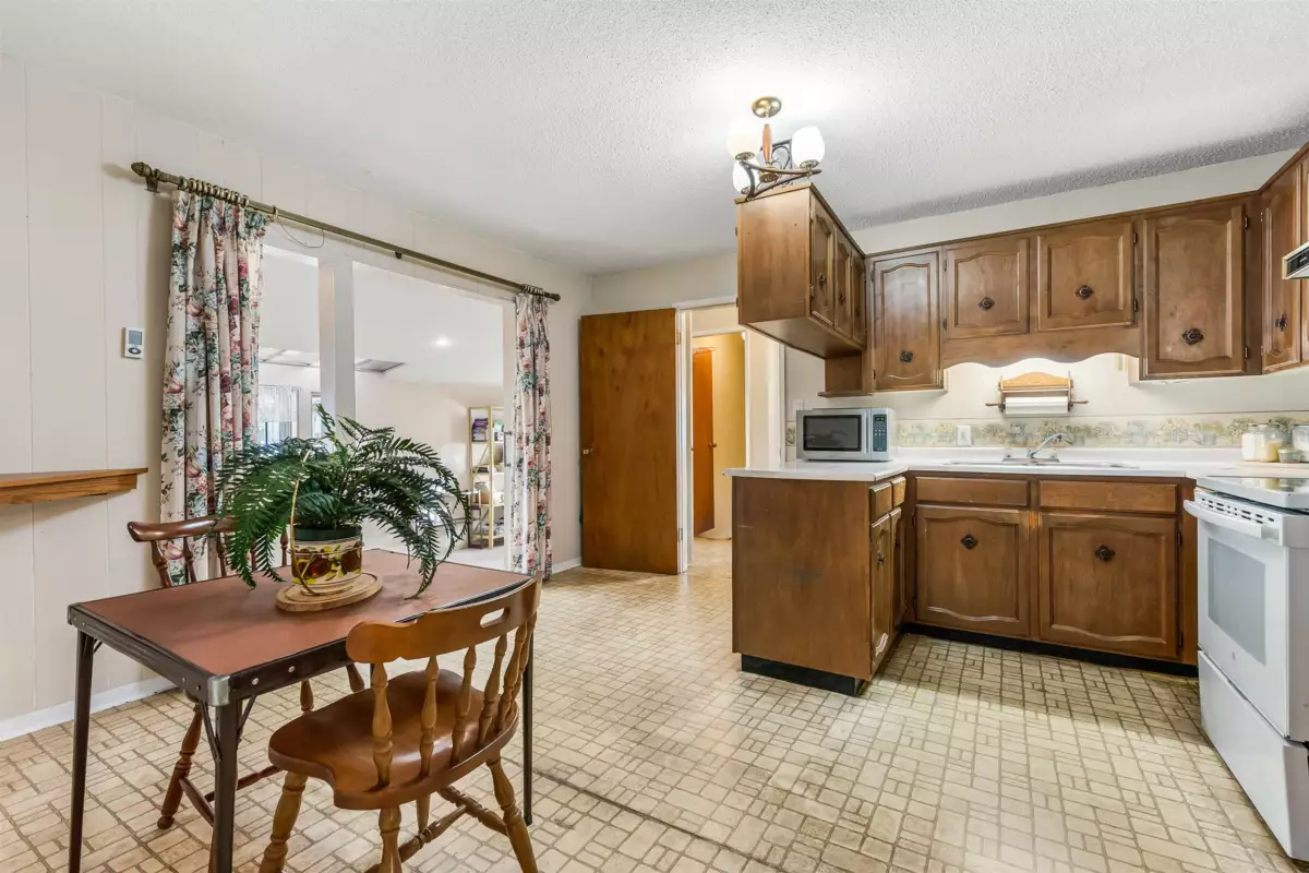 Primary Bathroom Photo of 9170 Holly Street, Chilliwack, BC