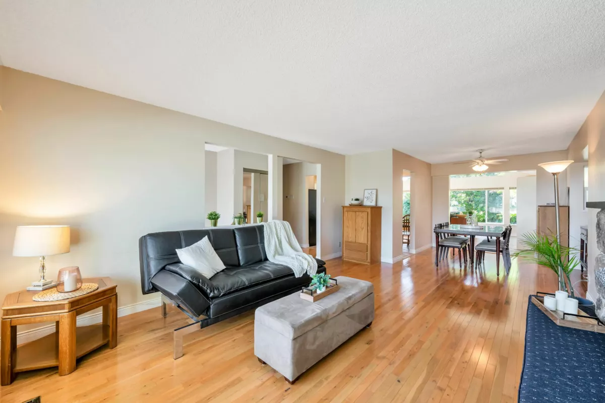 Kitchen Island Photo of 10601 Hermosa Drive, Delta, BC