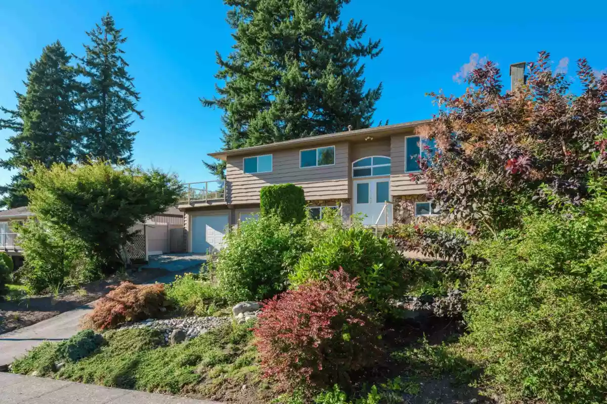 Living Room Photo of 10601 Hermosa Drive, Delta, BC