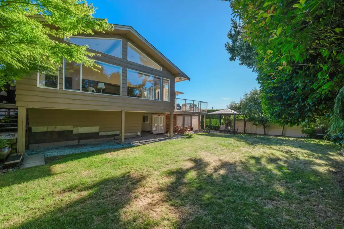 Swimming Pool Photo of 10601 Hermosa Drive, Delta, BC