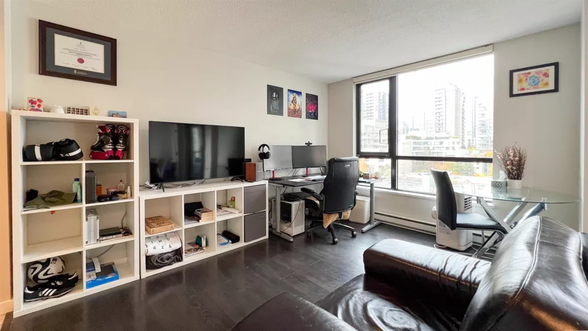 Dining Area Photo of 1002 977 Mainland Street, Vancouver, BC