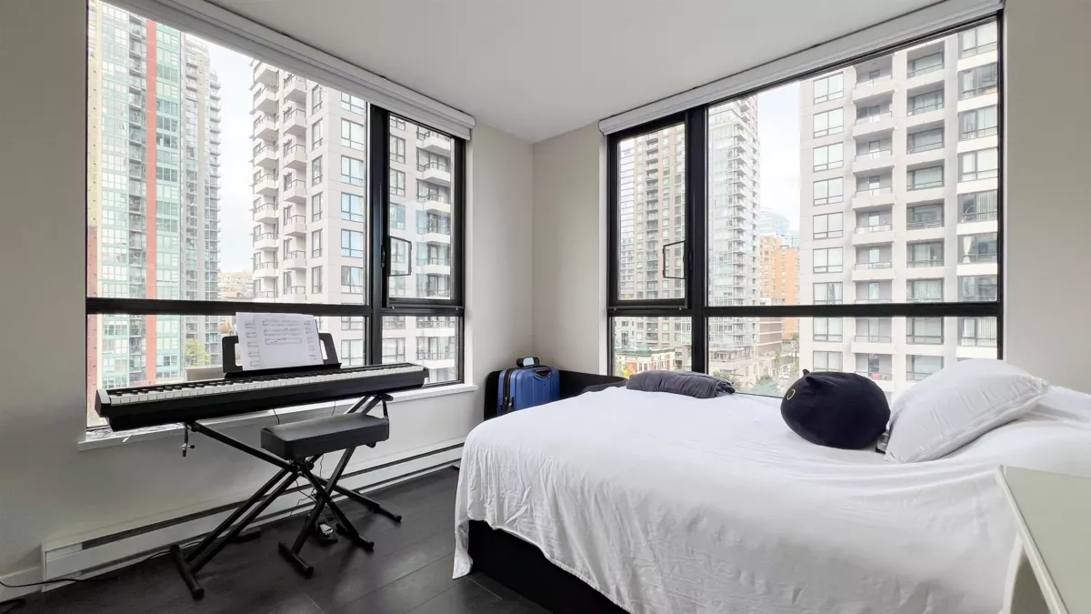 Primary Bathroom Photo of 1002 977 Mainland Street, Vancouver, BC