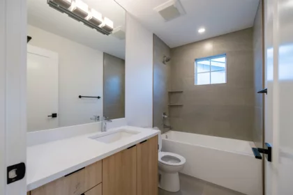 Hallway Photo of 5 19551 66 Avenue, Surrey, BC