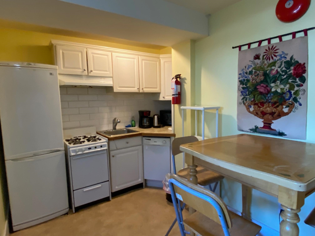 Kitchen Island Photo of 387 W 13th Avenue, Vancouver, BC