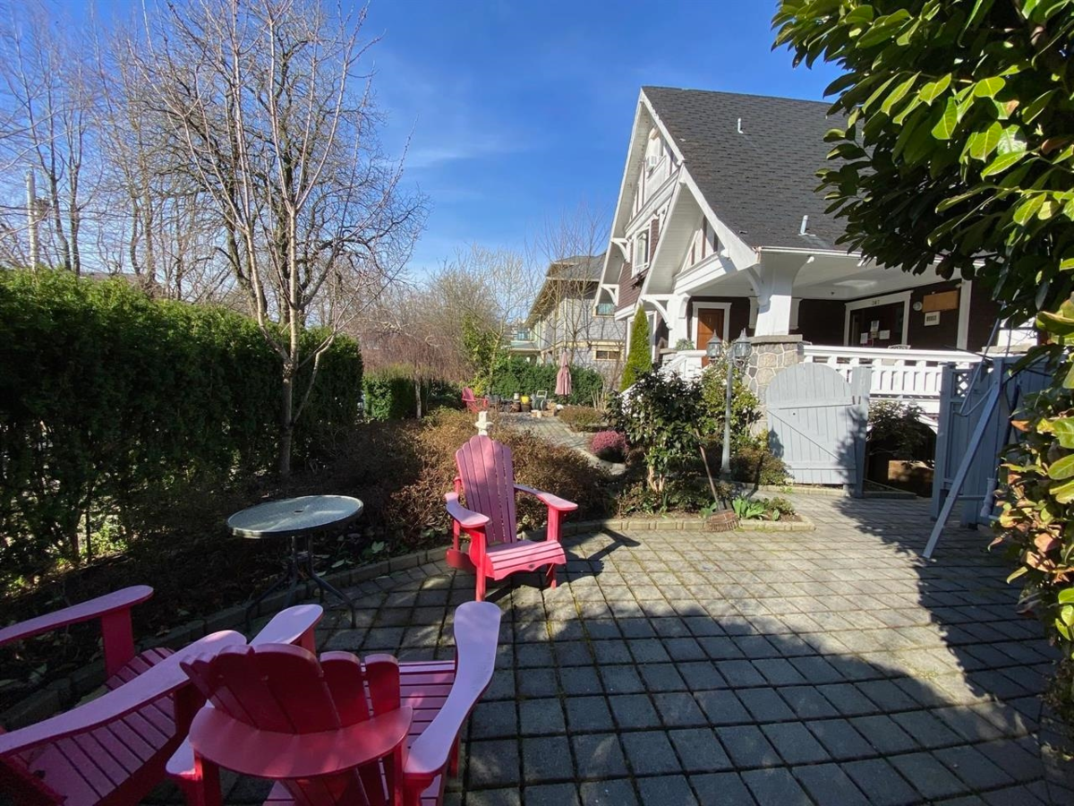 Living Room Photo of 387 W 13th Avenue, Vancouver, BC