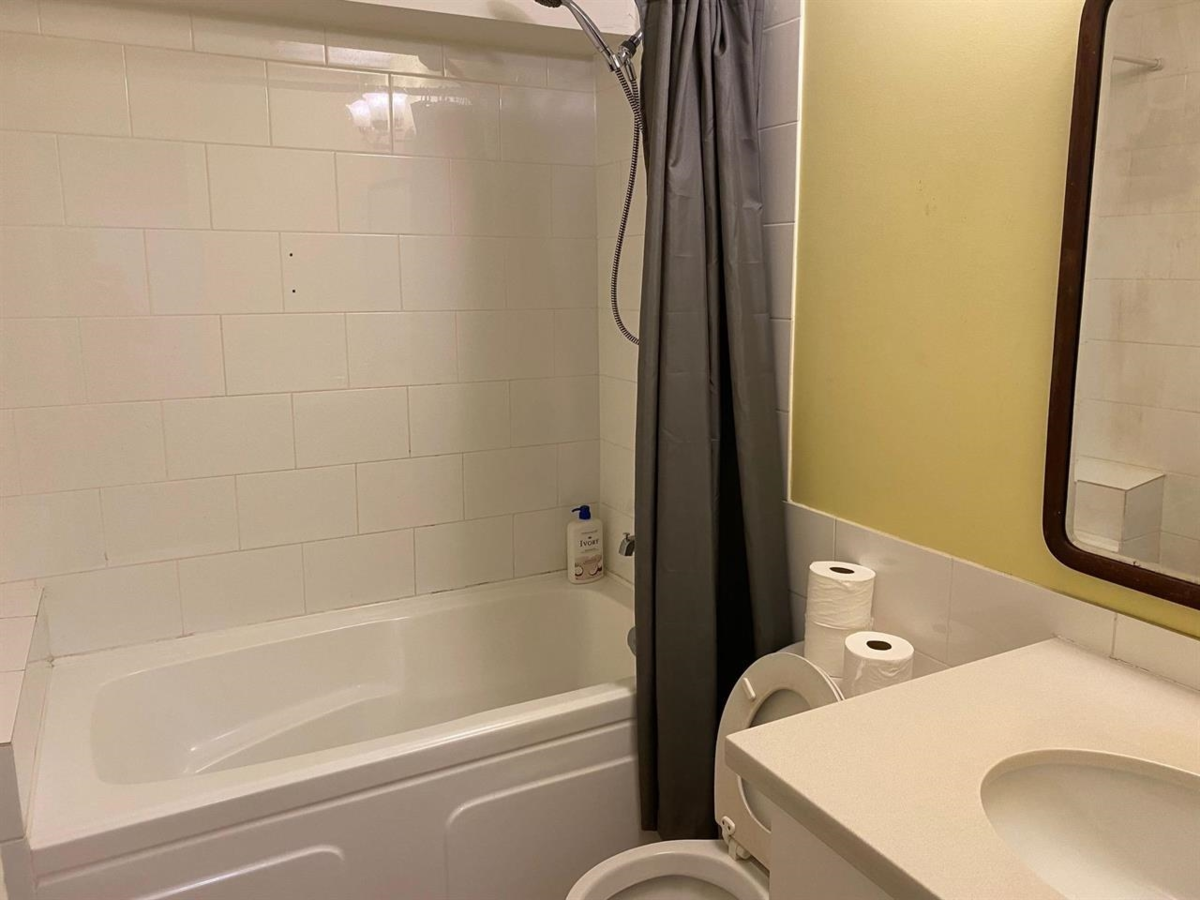 Walk-In Closet Photo of 387 W 13th Avenue, Vancouver, BC