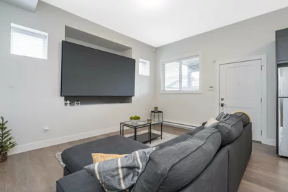Mudroom Photo of 40 4295 Old Clayburn Road, Abbotsford, BC