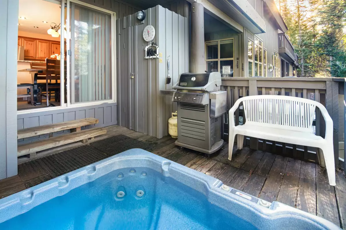 Kitchen Island Photo of 13 4890 Painted Cliff Road, Whistler, BC