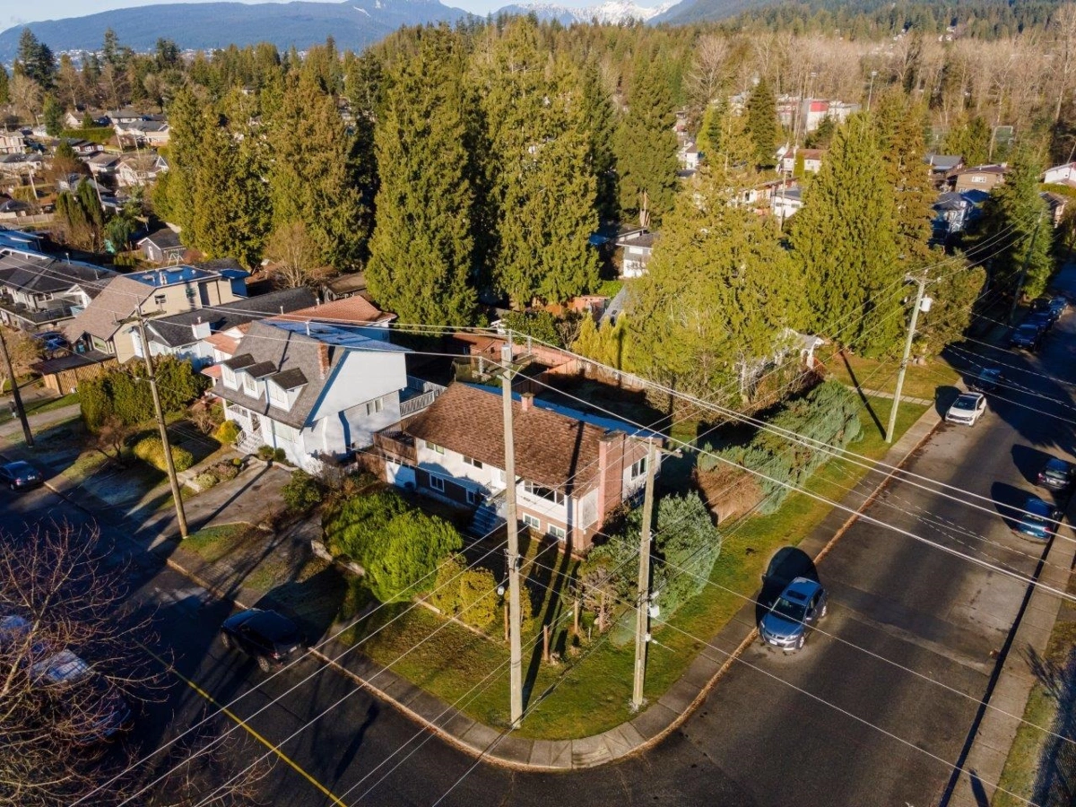 Kitchen Island Photo of 780 E 16th Street, North Vancouver, BC