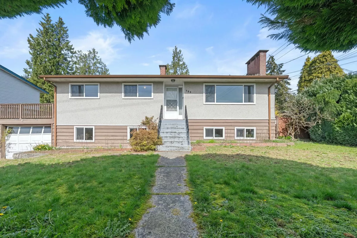 Primary Bathroom Photo of 780 E 16th Street, North Vancouver, BC