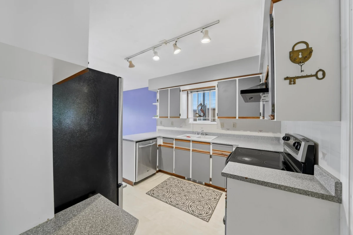 Breakfast Nook Photo of 2915 Charles Street, Vancouver, BC