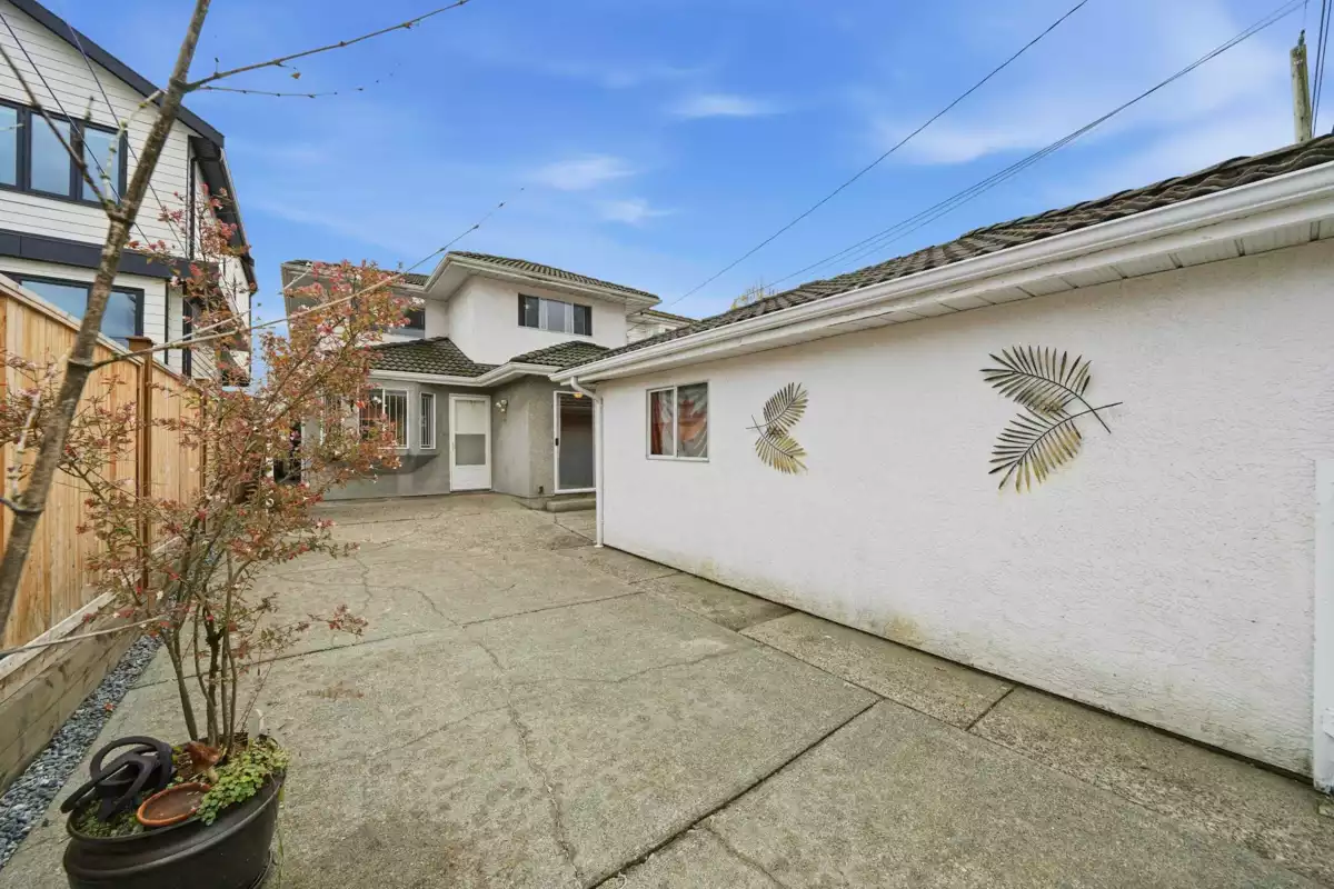 Front Yard Photo of 2915 Charles Street, Vancouver, BC