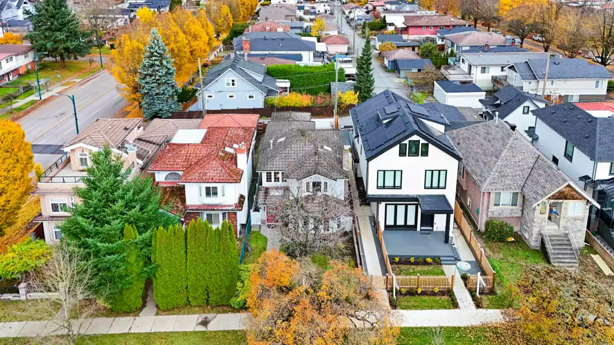 Hot Tub / Spa Photo of 2915 Charles Street, Vancouver, BC