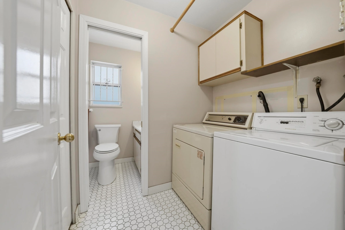 Powder Room Photo of 2915 Charles Street, Vancouver, BC