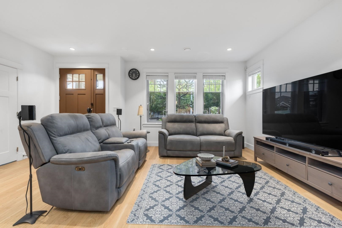 Kitchen Island Photo of 5702 Williams Road, Richmond, BC