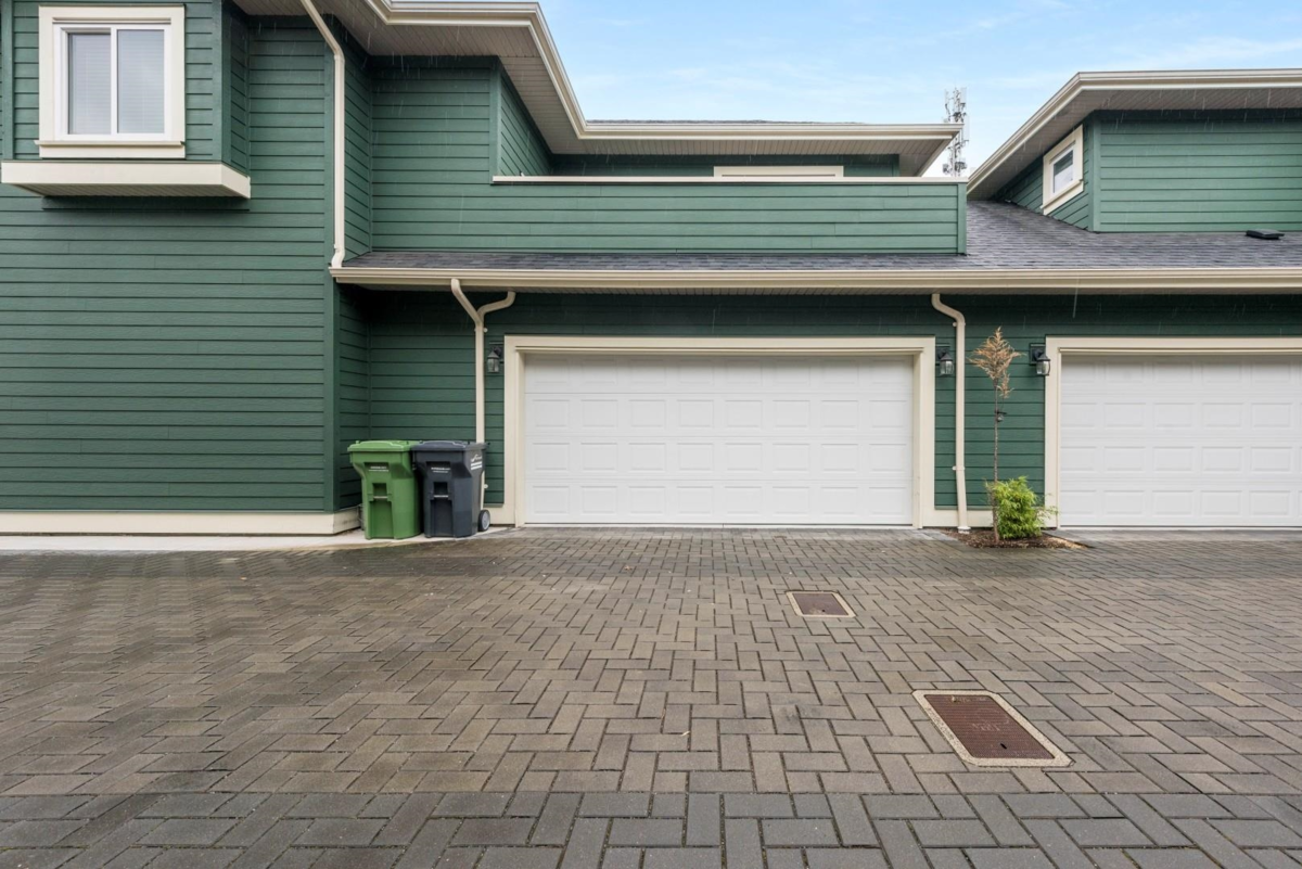 Swimming Pool Photo of 5702 Williams Road, Richmond, BC