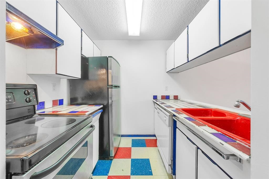 Breakfast Nook Photo of 312 1040 Pacific Street, Vancouver, BC