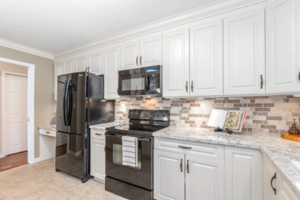 304 1351 Vidal Street, White Rock, BC, White Rock — Apartment/Condo for sale