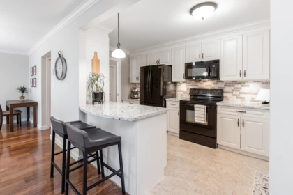 304 1351 Vidal Street, White Rock, BC, White Rock — Apartment/Condo for sale