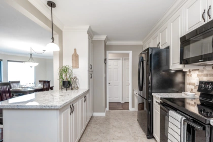 304 1351 Vidal Street, White Rock, BC, White Rock — Apartment/Condo for sale