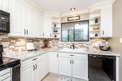 304 1351 Vidal Street, White Rock, BC, White Rock — Apartment/Condo for sale