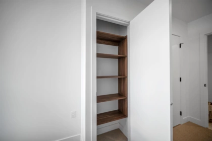 Walk-In Closet Photo of 501 422 E 3rd Street, North Vancouver, BC